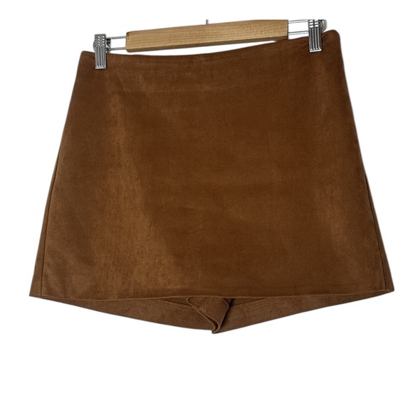 ASTR The Label Dresses & Skirts - ASTR Faux Suede Mini Skit Skort Women's Small Party Night Out Chic Outdoor